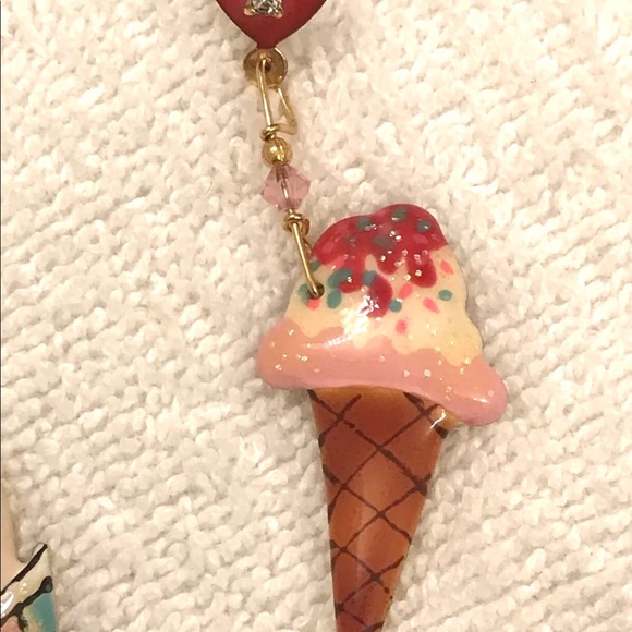 Lunch at the Ritz vintage ice cream 🍦earrings - Picture 7 of 9